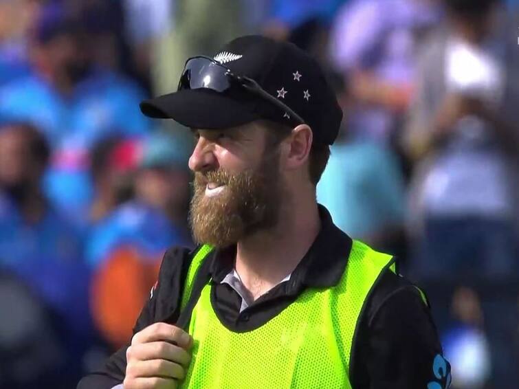 Kane Williamson Carries Drinks During IND vs NZ World Cup 2023 Fixture, Picture Goes Viral Kane Williamson Carries Drinks During IND vs NZ World Cup 2023 Fixture, Picture Goes Viral