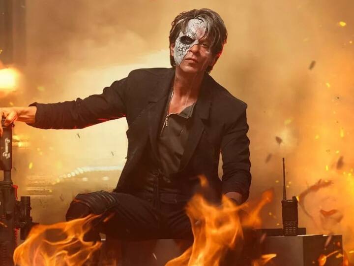 'जवान' के बाद अब शाहरुख खान अपनी अगली फिल्म 'डंकी' में नजर आएंगे. उनकी फिल्म 22 दिसंबर को थिएटर्स में रिलीज होगी. फिल्म प्रभास की 'सालार' से बॉक्स ऑफिस पर टकराएगी.