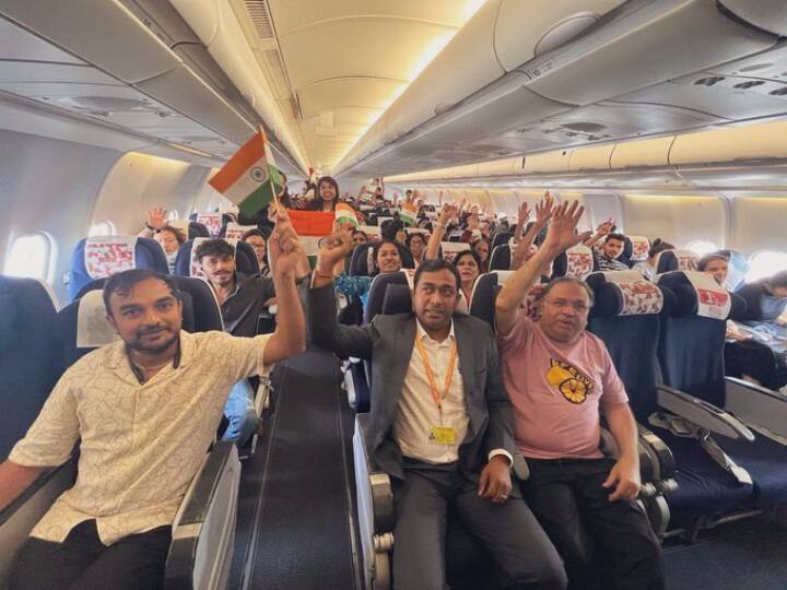Indian plane leaves from Israel carrying 143 passengers including two Nepalese Under operation Ajay Operation Ajay: दो नेपालियों समेत 143 यात्रियों को लेकर इजरायल से रवाना हुआ भारतीय विमान
