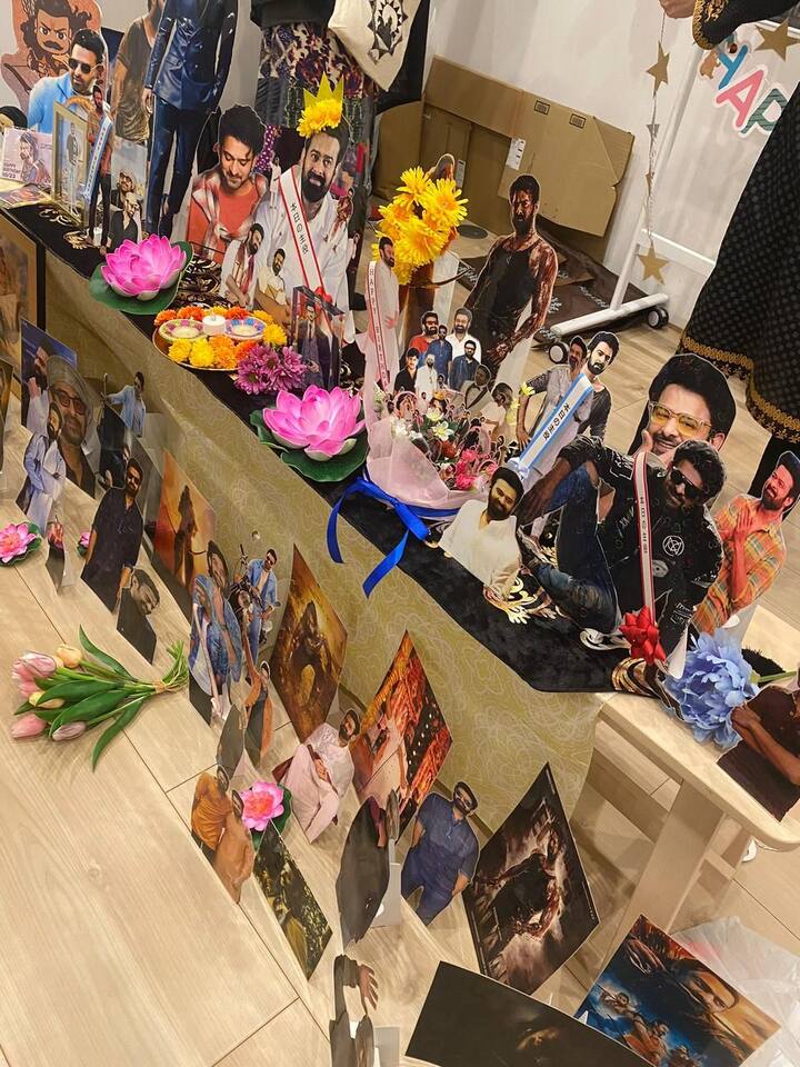 జపాన్ లో ప్రభాస్ బర్త్ డే వేడుకలు మొదలయ్యాయి.