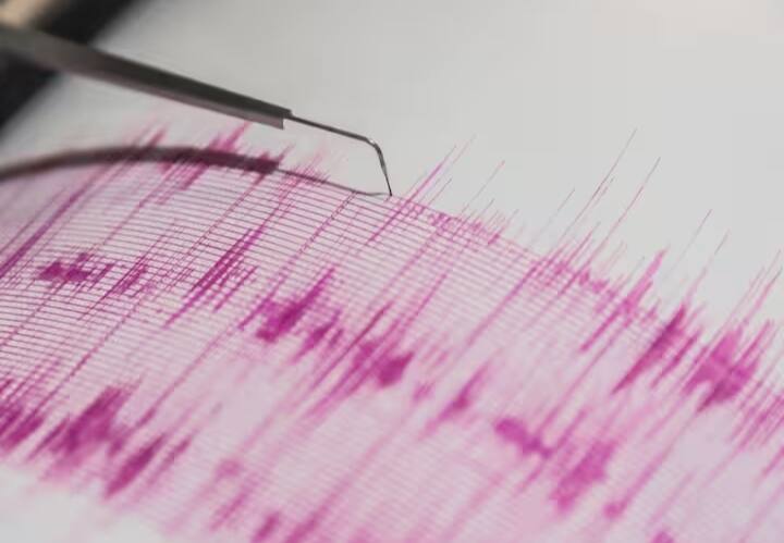 National Centre for Seismology Says Earthquake of magnitude 5.3 on Richter scale hits Nepal सुबह-सुबह नेपाल में भयंकर भूकंप, काठमांडू में लगे 6.1 तीव्रता के झटके, दिल्ली-NCR तक हिली धरती