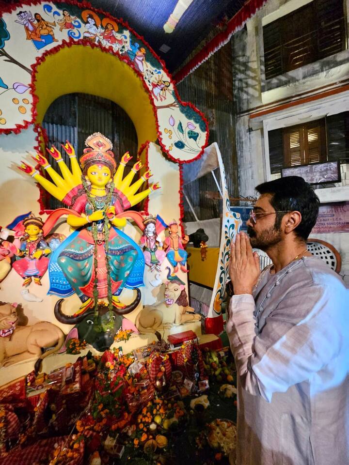 He also offered his prayers to Goddess Durga on the occasion of Maha Ashtami. (Image Source: PR Handout)