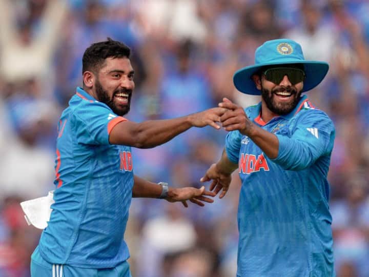 India vs New Zealand Mohammed Siraj Out Devon Conway catch by Shreyas Iyer dharmshala world cup 2023 Watch: सिराज ने न्यूजीलैंड को दिया झटका, श्रेयस अय्यर ने 'चीते' की तरह लपका कॉन्वे का कैच