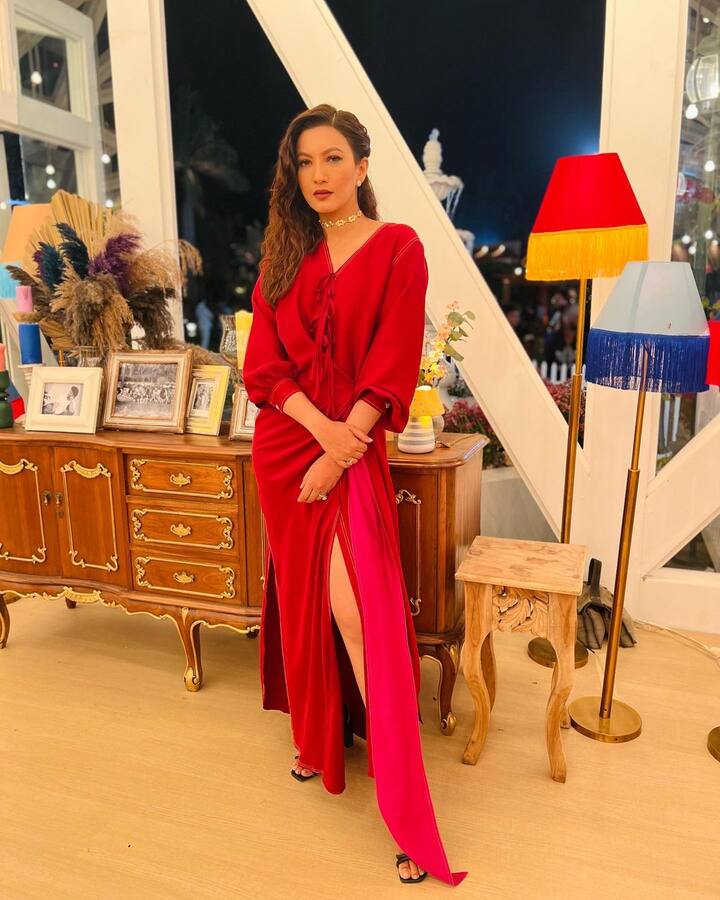 गौहर ने बताया कि कैसे एक शूट के दौरान एक बड़ी हस्ती ने उन्हें अंकफर्टेबल कर दिया था.हालांकि तब एक्ट्रेस को समझ नहीं आया था कि उनके साथ क्या हो रहा है. वे एक्ट्रेस से उनका नंबर मांगने की कोशिश कर रहे थे.