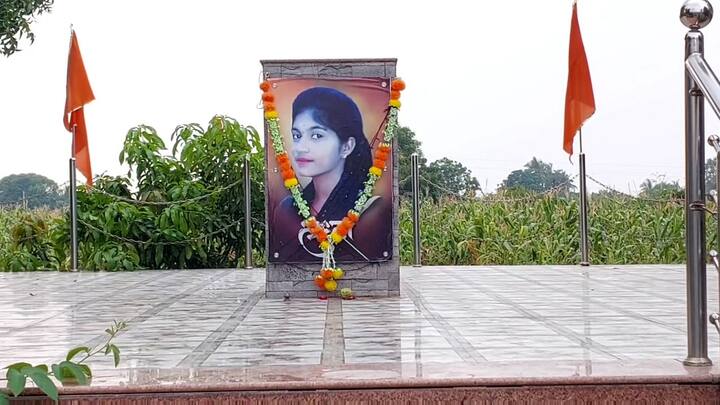 निर्भयाला लवकर न्याय द्या, कोपर्डी प्रकरणातील आरोपींना फाशी द्या, असं म्हणत मनोज जरांगेंनी आपल्या मागणीचा पुनरूच्चार केला आहे.