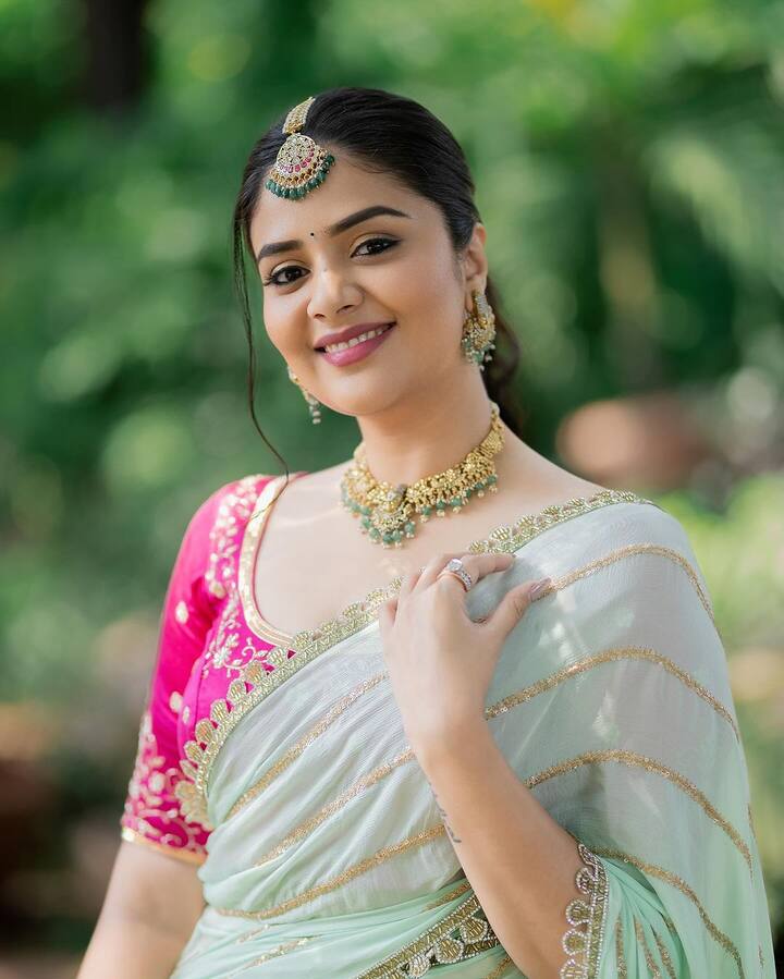 బుల్లితెర గ్లామరస్ యాంకర్ శ్రీముఖి గురించి తెలుగు ప్రేక్షకులకు ప్రత్యేకంగా చెప్పాల్సిన అవసరం లేదు.