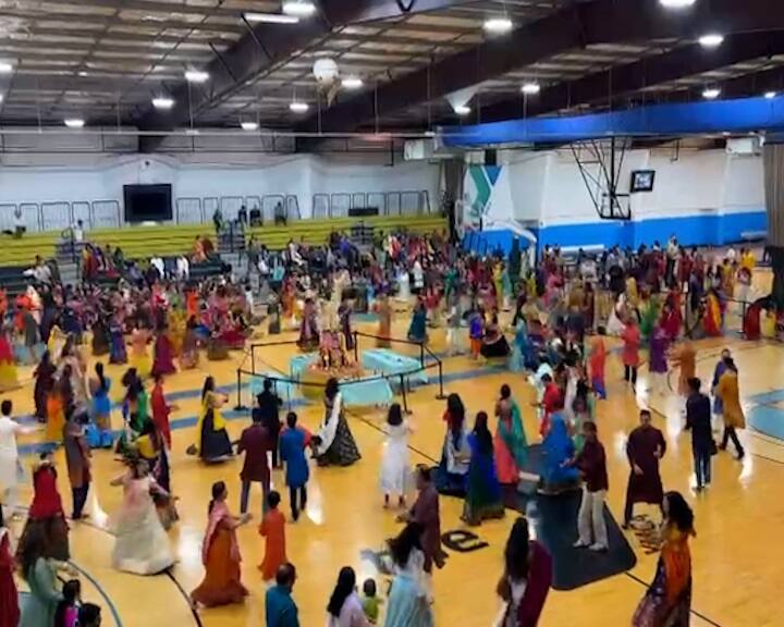 USA Navratri 2023: Gujarati Samaj Garba in America Portland Garba Party Plot with latest theme Navratri 2023: અમેરિકામાં જામી ગરબાની રમઝટ, જ્યાં જ્યાં વસે ગુજરાતી ત્યાં ત્યાં સદાકાળ ગુજરાત, જુઓ પૉર્ટલેન્ડના દ્રશ્યો........