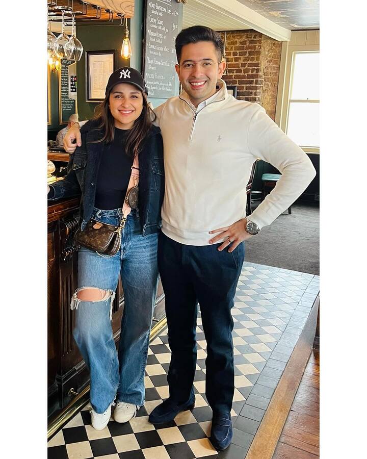 राघव  चड्ढा यांनी  सोशल मीडियावर खास फोटो शेअर करुन परिणीतीला वाढदिवसाच्या शुभेच्छा दिल्या. राघव यांनी या फोटोला दिलेल्या कॅप्शननं अनेकांचे लक्ष वेधले आहे.