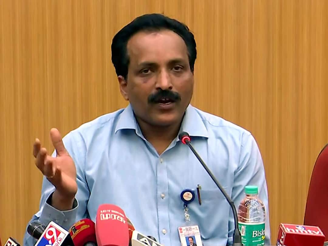 Gaganyaan: గగన్యాన్లో వారిదే కీలక పాత్ర, వాళ్లు దొరికితే మార్గం సుగమమం - ఇస్రో చైర్మన్ ISRO Preferring Women Fighter Test Pilot For Gaganyaan Mission Gaganyaan: గగన్యాన్లో వారిదే కీలక పాత్ర, వాళ్లు దొరికితే మార్గం సుగమమం - ఇస్రో చైర్మన్