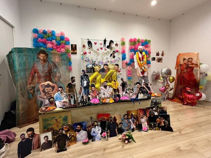 ఈ వేడుకలో పలువురు ప్రభాస్ అభిమానులు పాల్గొన్నారు.