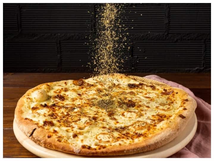 पिज्जा ही नहीं ऑरेगैनो भी खाना होता है बहुत नुकसानदायक, जानिए कौन सी बीमारियों की है वजह Eating not only pizza but also oregano is very harmful पिज्जा ही नहीं ऑरेगैनो भी खाना होता है बहुत नुकसानदायक, जानिए कौन सी बीमारियों की है वजह