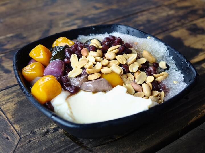 கடைகளில் கிடைக்கும் ப்ளைன் யோகர்ட் (Yoghurt) வாங்கிக்கொள்ளலாம் அல்லது வீட்டிலேயே கெட்டித் தயிர் தயாரித்து கொள்ளலாம்.