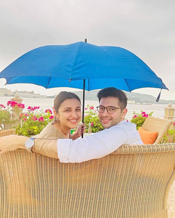 उदयपूरमधील 'द लीला पॅलेस' येथे परिणीती आणि राघव यांचा शाही विवाहसोहळा पार पडला आहे.