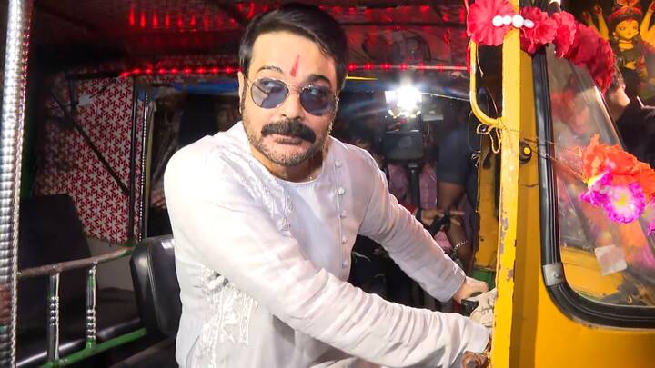 Actor Prosenjit Chatterjee:মহাষ্টমী মানে আমজনতা থেকে তারকা, সকলেই মণ্ডপমুখী। ব্যতিক্রম নন প্রসেনজিৎ চট্টোপাধ্যায়। তাঁকে দেখা গেল হাজরা পার্ক দুর্গোৎসবে  ।