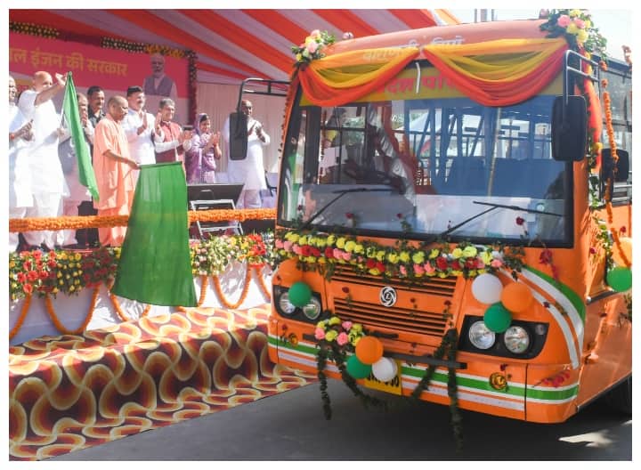 UP News Mission Mahila Sarathi started in UP, CM Yogi Adityanath flagged off 51 new buses UP News: यूपी में 'मिशन महिला सारथी' की हुई शुरुआत, सीएम योगी ने 51 नई बसों को दिखाई हरी झंडी