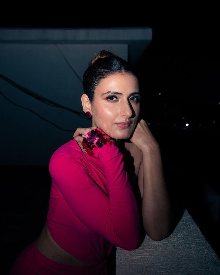 ફાતિમા સના શેખ ઈન્સ્ટાગ્રામ પર ખૂબ જ એક્ટિવ રહે છે અને ઘણીવાર તે પોતાના લેટેસ્ટ ફોટોઝ સાથે ફેન્સને ટ્રીટ કરતી જોવા મળે છે.