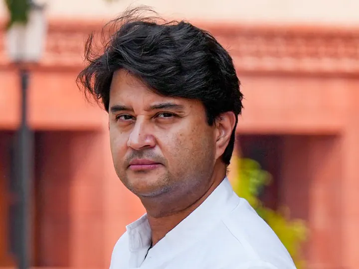 Watch: सिंधिया समर्थकों का जयविलास पैलेस के बाहर जोरदार हंगामा, गोयल का टिकट काटने से हैं नाराज, कमलनाथ सरकार गिराने में थी अहम भूमिका