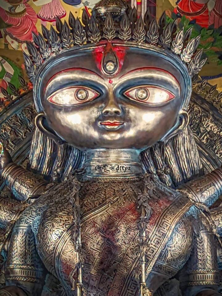 The fiery idol of  Suruchi Sangha (Image Source: Facebook/Debaditya Dasgupta)
