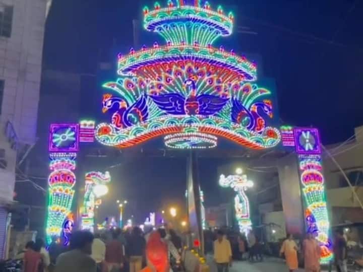 Uttar Pradesh News Sharadiya Navratri In Varanasi Durga Pandal ann UP News: बनारस के दुर्गा पूजा पंडालों में उमड़ा जन सैलाब, आज भी पहुंचेंगे लाखों लोग