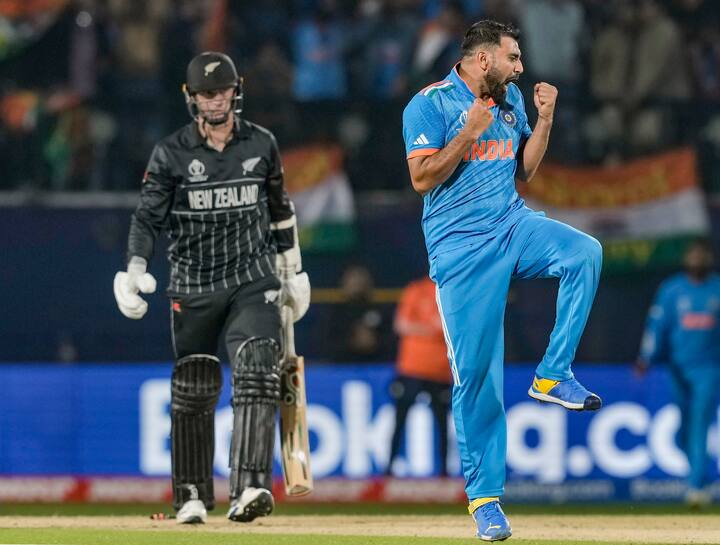 உலகக் கோப்பையில் அதிகமுறை 4 விக்கெட் வீழ்த்திய இந்திய வீரர் என்ற பெருமையை ஷமி நீடித்துள்ளார். - 5 முறை உலகக் கோப்பையில் இரண்டு முறை 5விக்கெட்ஸ் எடுத்த ஒரே இந்திய வீரர் என்ற சாதனையை தனதாக்கினார் ஷமி. மேலும் உலகக் கோப்பையில் இந்திய அணிக்காக அதிக விக்கெட் வீழ்த்திய 3வது வீரர் என்ற அனில் கும்ப்ளேவின் (32) சாதனையை தனதாக்கினார் ஷமி .