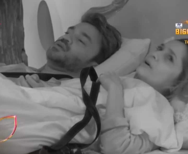 प्रोमो में अंकिता गार्डन एरिया में विक्की से कह रही हैं- मुझे लगा था कि तू मेरी ताकत है, पर नहीं है. इस पर विक्की कहते हैं- मैं क्या पूरा दिन तुम्हारे पीछे-पीछे घूमता रहूं. मैं नहीं कर सकता. मैं यहां नाक कटाने नहीं आया हूं. हमारी लाइफ का जो भी एक रफ पैच था... इसपर अंकिता कहती हैं- हर बार उस टॉपिक को क्यों लाते हैं बीच में.