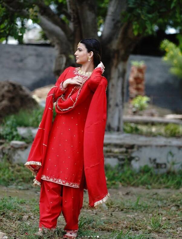 ਨਿਮਰਤ ਦੇ ਵਰਕਫਰੰਟ ਦੀ ਗੱਲ ਕਰੀਏ ਤਾਂ ਹਾਲ ਹੀ ਵਿੱਚ ਗਾਇਕਾ ਦੀ ਐਲਬਮ ਮਾਣਮੱਤੀ ਰਿਲੀਜ਼ ਹੋਈ ਹੈ। ਜਿਸ ਨੂੰ ਪ੍ਰਸ਼ੰਸਕਾਂ ਵੱਲੋਂ ਭਰਮਾ ਹੁੰਗਾਰਾ ਦਿੱਤਾ ਜਾ ਰਿਹਾ ਹੈ।