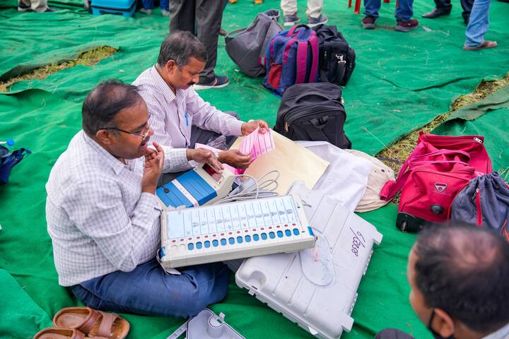 ईवीएम को लेकर लोगों के मन में कई सवाल होते हैं, क्योंकि ये वही मशीन है जिससे वो अपना कीमती वोट डालकर आते हैं.