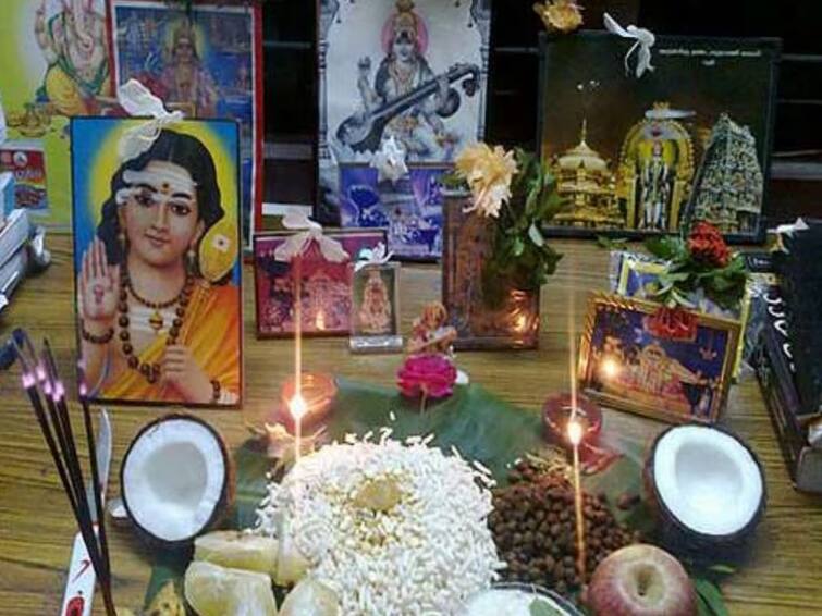 Ayudha Pooja 2023 Ayudha Puja celebration in Thanjavur price of flowers has gone up drastically TNN Ayudha Pooja 2023: தஞ்சையில் களைகட்டிய ஆயுத பூஜை கொண்டாட்டம்... பூக்களின் விலை கடும் உயர்வு