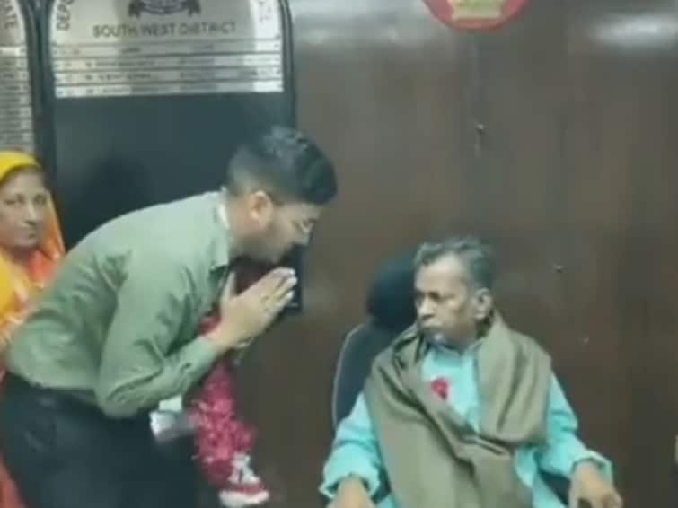 IAS Officer Welcomes Priest With Folded Hands Offers Office Chair Viral Video Delhi Govt Seeks Response IAS Officer Welcomes Priest With Folded Hands, Delhi Govt Seeks Response After Video Goes Viral