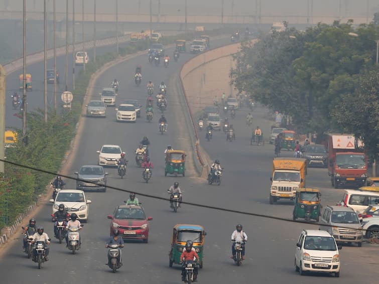 delhi air very poor aqi 309 bawana 333 mumbai aqui 127 safar india pollution grap smog Smog Covers Delhi Skies As AQI Worsens To 309, AAP Minister Gopal Rai Calls Meet At Noon Today