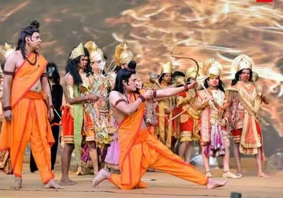 ઐશબાગ રામલીલા વિશે કહેવાય છે કે તેની શરૂઆત 1860માં થઈ હતી. ચિત્રકૂટ, વારાણસી અને લખનઉમાં રામલીલાનો પાયો નાખનાર સૌપ્રથમ તુલસીદાસજી હતા.