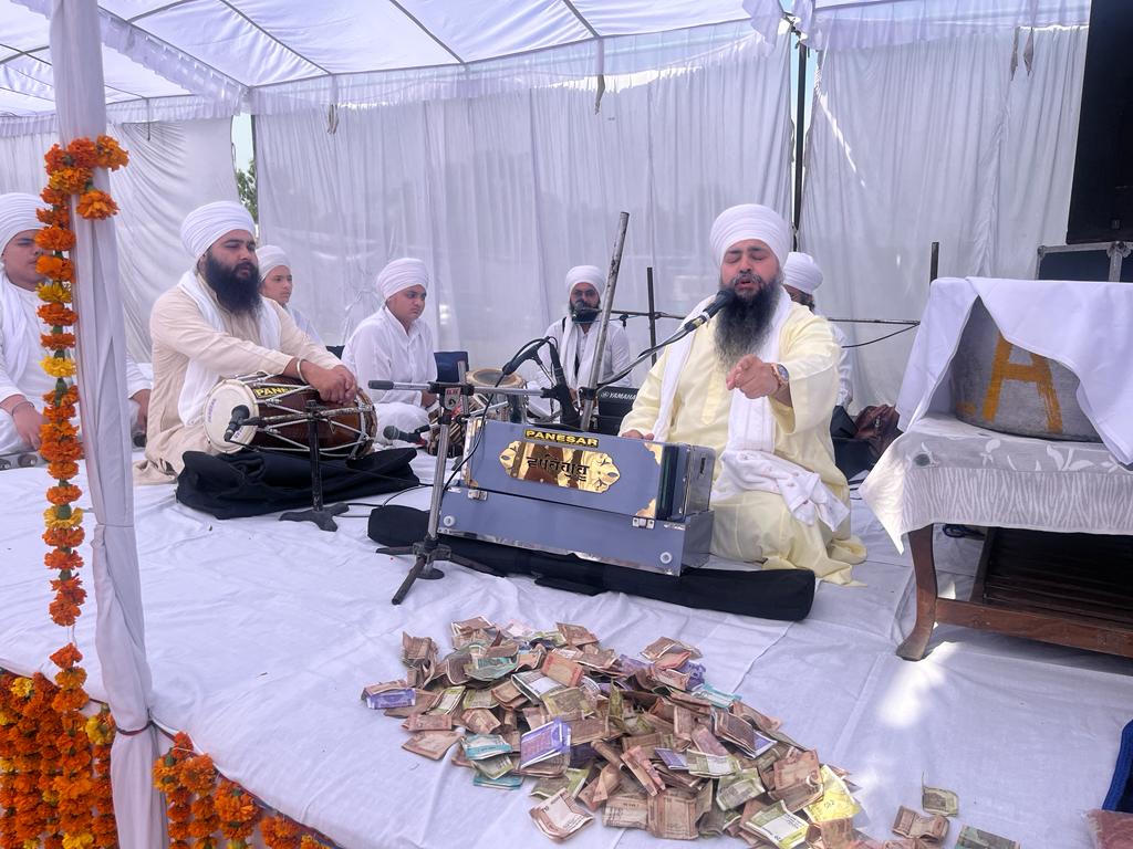 Photos: ਬਲਾਚੌਰ ਪਹੁੰਚੇ CM ਭਗਵੰਤ ਮਾਨ ਦੀ ਪਤਨੀ ਡਾ. ਗੁਰਪ੍ਰੀਤ ਕੌਰ, ਸਾਬਕਾ ਵਿਧਾਇਕ ਦੀ ਅੰਤਿਮ ਅਰਦਾਸ 'ਚ ਹੋਏ ਸ਼ਾਮਲ