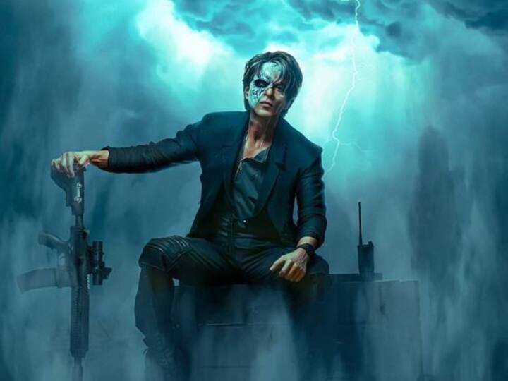 அட்லீ இயக்கத்தில் ஷாருக் கான் நடிப்பில் வெளியான ஜவான் திரைப்படத்தை கடைசியில்  நகர்த்தியது லியோ திரைப்படம். முதல் நாளில் ஜவான் திரைப்படம் மொத்தம் ரூ.127 கோடி வசூல் செய்தது