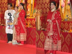 Durga Puja 2023: रेड सूट में दुल्हन की तरह सजकर मां दुर्गा का आशीर्वाद लेने पहुंचीं सोनम कपूर, सोशल मीडिया पर छा गईं खूबसूरत तस्वीरें