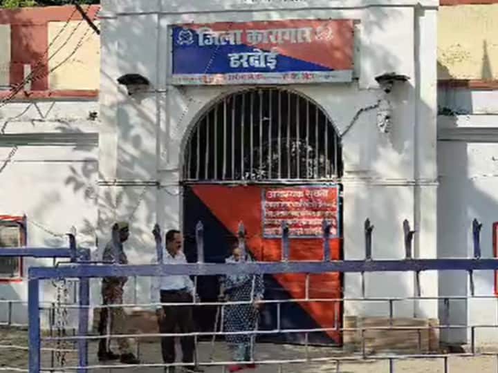 Azam Khan Son Abdullah Azam Shift Hardoi Jail Relatives Meet Administration Asked to Wait ANN UP News: आजम खान के बेटे अब्दुल्ला से हरदोई जेल मिलने पहुंचे रिश्तेदार, प्रशासन ने इंतजार करने को बोला