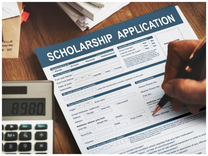 इस स्कॉलरशिप के लिए पात्र कैंडिडटे्स का सेलेक्शन परीक्षा के माध्यम से होगा. इस परीक्षा का आयोजन 17 दिसंबर 2023 के दिन होगा. इसे पास करने वाले छात्रों की ही स्कॉलरशिप मिलेगी.