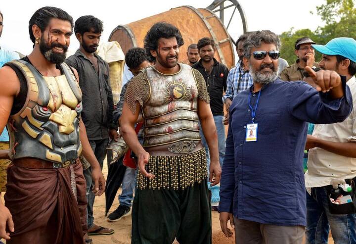 বহু ভক্তের আন্তরিক ভালোবাসা প্রতি মুহূর্তেই টের পান এই তেলুগু অভিনেতা। তবে আজকের দিনটা তো 'স্পেশ্য়াল।' হাজার হোক, 'বাহুবলী'-র অভিনেতার জন্মদিন বলে কথা।