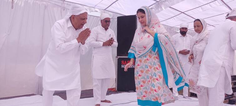 Dr Gurpreet Kaur joined the funeral prayers of former MLA Photos: ਬਲਾਚੌਰ ਪਹੁੰਚੇ CM ਭਗਵੰਤ ਮਾਨ ਦੀ ਪਤਨੀ ਡਾ. ਗੁਰਪ੍ਰੀਤ ਕੌਰ, ਸਾਬਕਾ ਵਿਧਾਇਕ ਦੀ ਅੰਤਿਮ ਅਰਦਾਸ 'ਚ ਹੋਏ ਸ਼ਾਮਲ