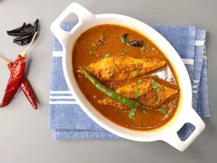 Sindhi Fish Curry Recipe best side dish for white rice Sindhi Fish Curry :அசத்தலான சுவையில் மீன் குழம்பு...சிந்தி மீன் குழம்பு எப்படி செய்வதென்று பார்க்கலாம்...