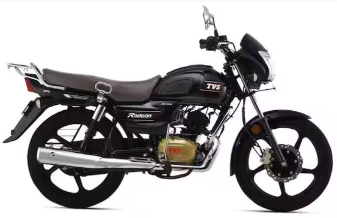 ਦੂਜੇ ਸਥਾਨ 'ਤੇ TVS Radian ਬਾਈਕ ਹੈ, ਜਿਸ ਦੀ ਮਾਈਲੇਜ 73.68 km/ਲੀਟਰ ਹੈ। ਤੁਸੀਂ ਇਸ ਘਰ ਨੂੰ 60,925 ਰੁਪਏ ਦੀ ਐਕਸ-ਸ਼ੋਰੂਮ ਕੀਮਤ 'ਤੇ ਲਿਆ ਸਕਦੇ ਹੋ।