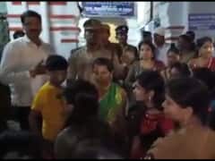 Fact Check: हैदराबाद में हिंदू त्योहार मनाने पर गिरफ्तार हुईं महिलाएं? जानें क्या है वायरल दावे की सच्चाई