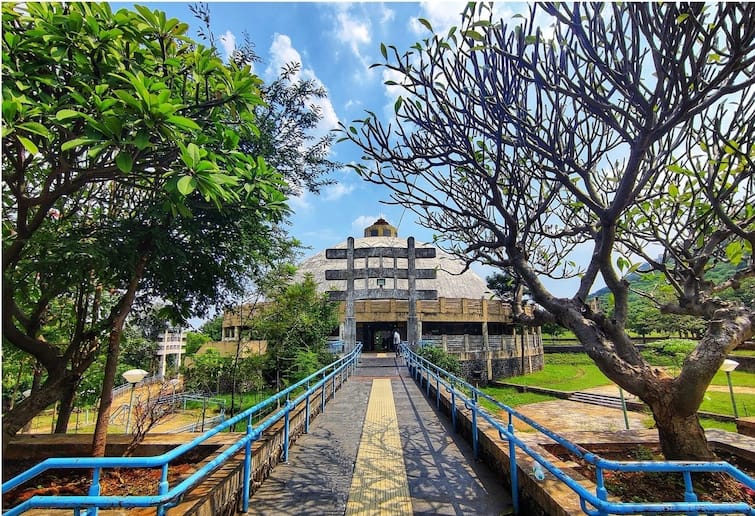 Nashik Latest News Plantation of Bodhi tree from Sri Lanka at Trirashmi Cave, Nashik on Vijayadashami Maharashtra News Nashik News : विजयादशमीला नाशिकच्या त्रिरश्मी लेणीवर श्रीलंकेतील बोधिवृक्षाचे रोपण, कसा असेल संपूर्ण कार्यक्रम, वाचा एका क्लिकवर 