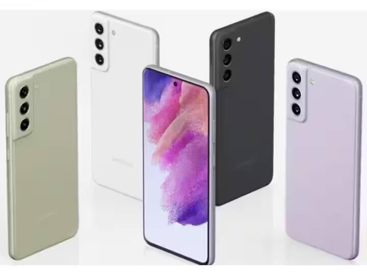 Samsung Galaxy S21 FE : सैमसंग के इस फोन की कीमत 24,994 रुपये है. इस फोन में 12 MP + 12 MP + 8 MP का ट्रिपल कैमरा और 32MP का सेल्फी कैमरा मिलता है. कंपनी ने इसमें Exynos 2100 चिपसेट दिया है जो 8GB रैम और 128GB स्टोरेज के साथ पेयर किया गया है. फोन में 4500 mAh की पावरफुल बैटरी मिलती है.