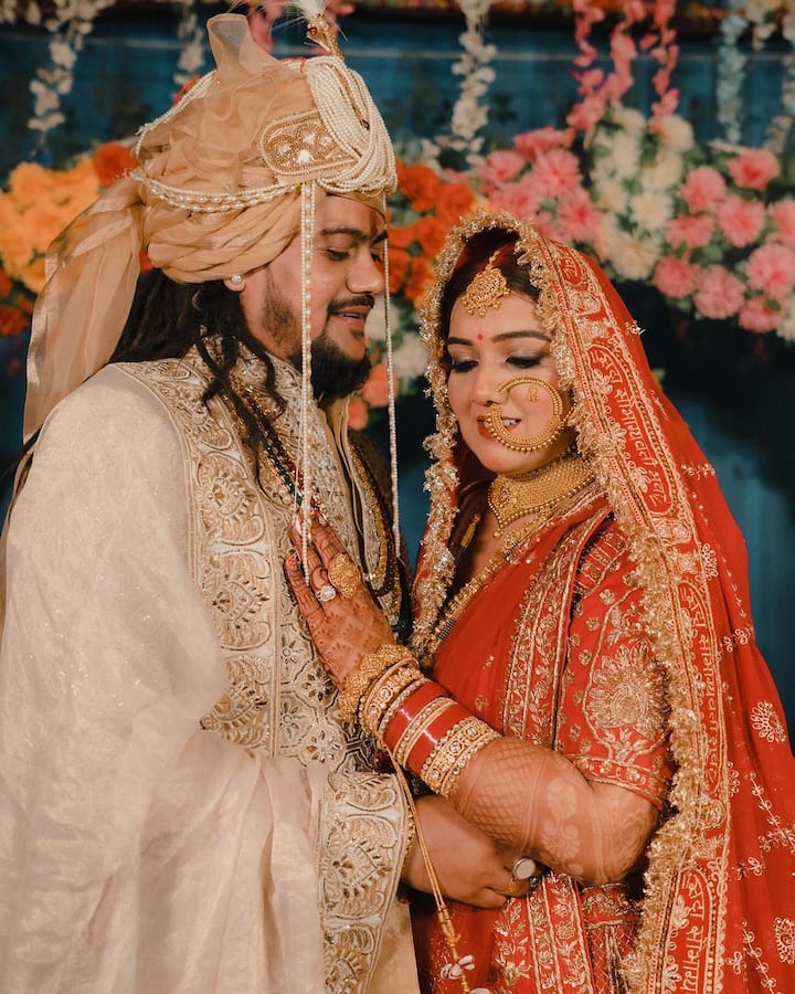 हंसराज रघुवंशी आणि कोमल 6 वर्षांपासून एकमेकांना डेट करत होते आणि मार्च 2023 मध्ये त्यांची एंगेजमेंट झाली होती.