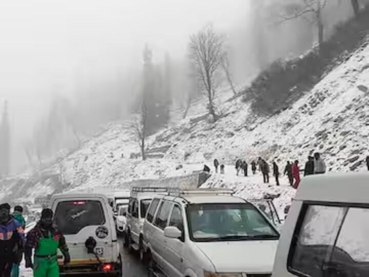 Himachal Pradesh News Village land subsided in Lahaul Spiti fear spread among residents Himachal Pradesh News: लाहौल स्पिती में जोशीमठ जैसे हालात? जमीन धंसी, लोगों में फैला डर, खुले में सोने को मजबूर