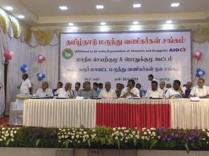 Drug stores sell drugs without a doctor's prescription in karur TNN மருத்துவர்கள் பரிந்துரை இல்லாமல் மருந்துகள் விற்பனை - மருந்து வணிகர்கள் சங்கத்தின் மாநில பொதுச் செயலாளர் குற்றச்சாட்டு