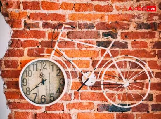 ਘੜੀ ਦੀ ਖੋਜ ਹੋਣ ਤੋਂ ਪਹਿਲਾਂ ਲੋਕ ਸੂਰਜ ਦੀ ਰੌਸ਼ਨੀ ਤੋਂ ਸਮੇਂ ਦਾ ਅੰਦਾਜ਼ਾ ਲਗਾਉਂਦੇ ਸਨ। ਪਰ, ਸਮੱਸਿਆ ਉਦੋਂ ਹੁੰਦੀ ਸੀ ਜਦੋਂ ਅਸਮਾਨ ਵਿੱਚ ਬੱਦਲ ਹੁੰਦਾ ਸੀ।