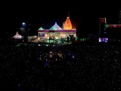 देशभर में नवरात्रि की धूम, अलग-अलग थीम पर बने पंडाल, देखें खूबसूरत तस्वीरें