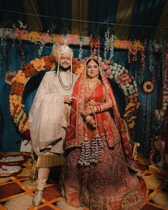 Hansraj Raghuvanshi Wedding: 'मेरा भोला है भंडारी' फेम हंसराज रघुवंशी ने गर्लफ्रेंड से रचाई शादी, यहां देखें भजन सिंगर की वेडिंग एल्बम