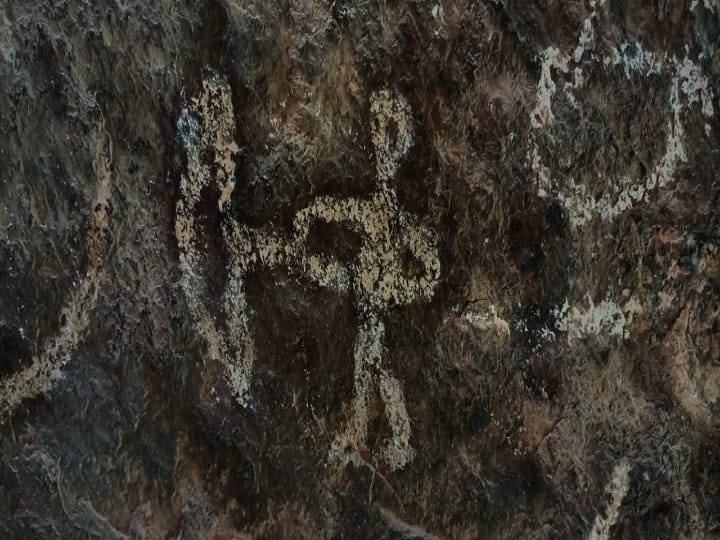 உசிலம்பட்டி அருகே புத்தூர் மலை பகுதியில்  3 ஆயிரம் ஆண்டு பழமையான பாறை ஓவியங்கள் கண்டுபிடிப்பு